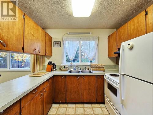 893 Gillett Street, Prince George, BC - Indoor Photo Showing Kitchen With Double Sink