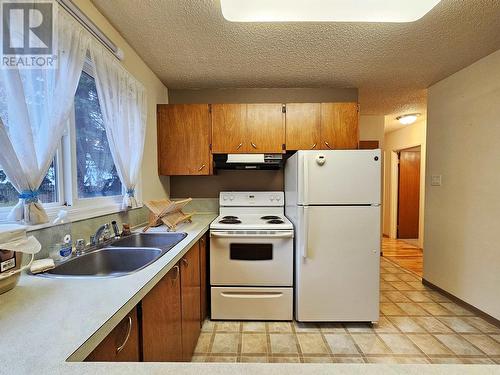 893 Gillett Street, Prince George, BC - Indoor Photo Showing Kitchen With Double Sink