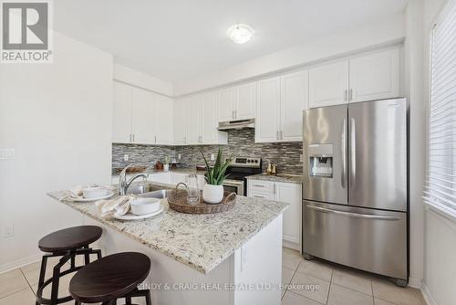 870 Atwater Path, Oshawa, ON - Indoor Photo Showing Kitchen With Stainless Steel Kitchen With Double Sink With Upgraded Kitchen