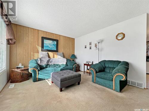 3642 Diefenbaker Drive, Saskatoon, SK - Indoor Photo Showing Living Room