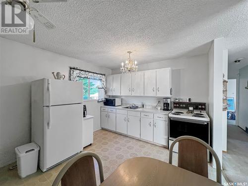 3642 Diefenbaker Drive, Saskatoon, SK - Indoor Photo Showing Kitchen