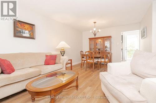 26 Candlewood Court, Brampton, ON - Indoor Photo Showing Living Room