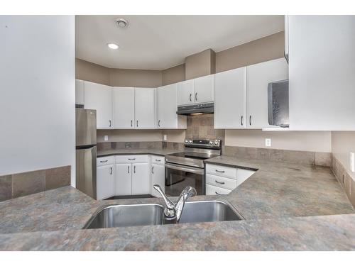 20824 44 Avenue, Langley, BC - Indoor Photo Showing Kitchen With Double Sink