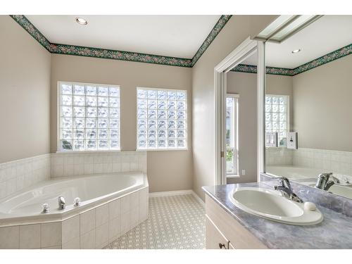 20824 44 Avenue, Langley, BC - Indoor Photo Showing Bathroom