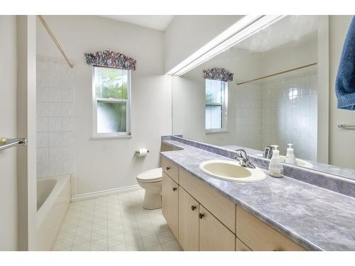 20824 44 Avenue, Langley, BC - Indoor Photo Showing Bathroom