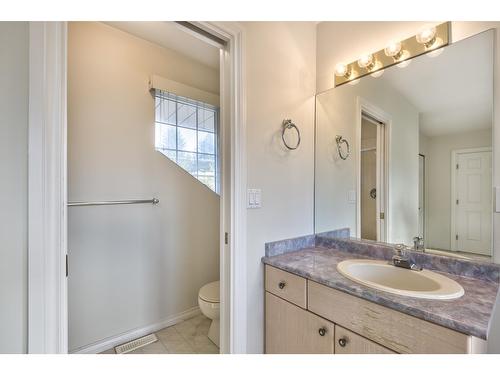 20824 44 Avenue, Langley, BC - Indoor Photo Showing Bathroom