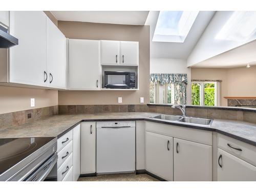 20824 44 Avenue, Langley, BC - Indoor Photo Showing Kitchen With Double Sink