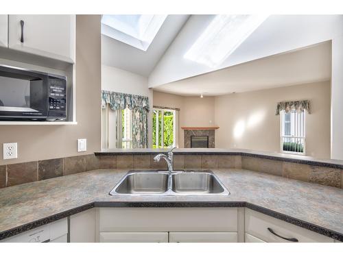 20824 44 Avenue, Langley, BC - Indoor Photo Showing Kitchen With Double Sink