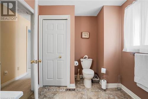 7715 Swan Street, Niagara Falls, ON - Indoor Photo Showing Bathroom