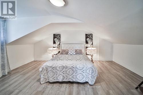 6068 Drummond Road, Niagara Falls, ON - Indoor Photo Showing Bedroom