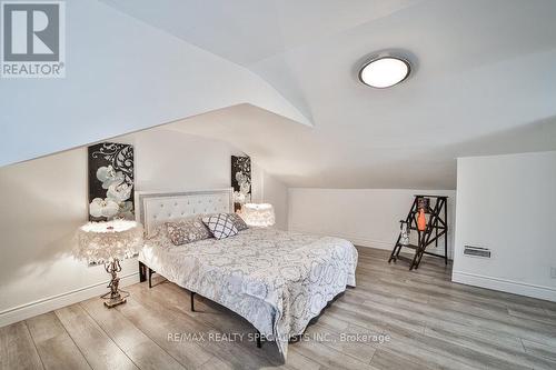 6068 Drummond Road, Niagara Falls, ON - Indoor Photo Showing Bedroom