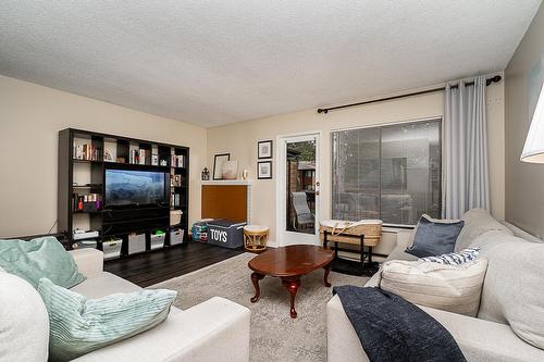 1806 10620 150 Street, Surrey, BC - Indoor Photo Showing Living Room