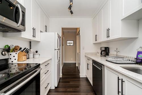 1806 10620 150 Street, Surrey, BC - Indoor Photo Showing Kitchen