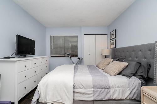 1806 10620 150 Street, Surrey, BC - Indoor Photo Showing Bedroom