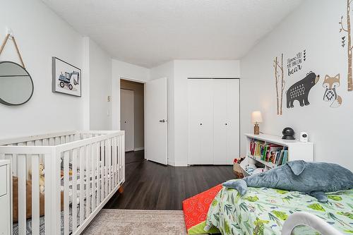 1806 10620 150 Street, Surrey, BC - Indoor Photo Showing Bedroom