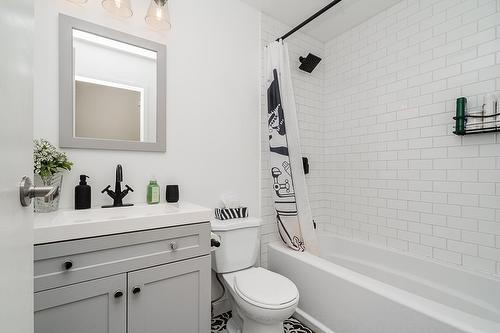 1806 10620 150 Street, Surrey, BC - Indoor Photo Showing Bathroom