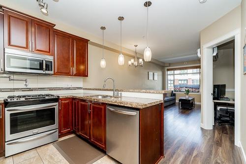 302 8157 207 Street, Langley, BC - Indoor Photo Showing Kitchen With Upgraded Kitchen