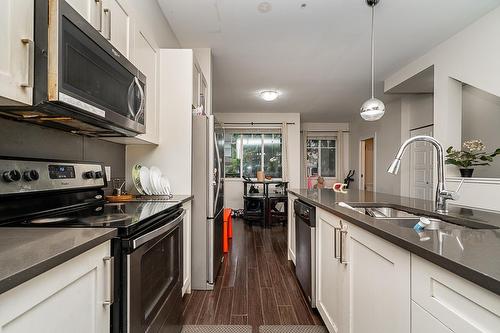 23 13864 Hyland Road, Surrey, BC - Indoor Photo Showing Kitchen With Double Sink