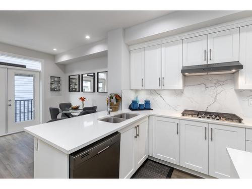 23 19239 70 Avenue, Surrey, BC - Indoor Photo Showing Kitchen With Double Sink