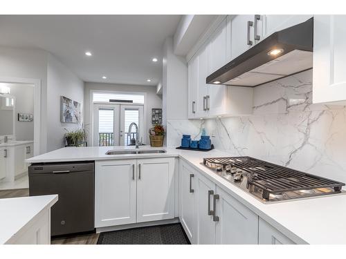 23 19239 70 Avenue, Surrey, BC - Indoor Photo Showing Kitchen With Double Sink With Upgraded Kitchen