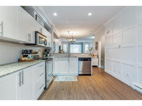 27 7088 191 Street, Surrey, BC - Indoor Photo Showing Kitchen With Upgraded Kitchen