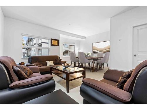 5 6366 126 Street, Surrey, BC - Indoor Photo Showing Living Room