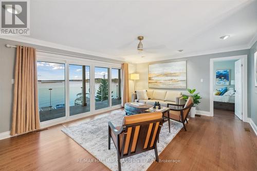 1315 Gail Park Drive, Smith-Ennismore-Lakefield, ON - Indoor Photo Showing Living Room