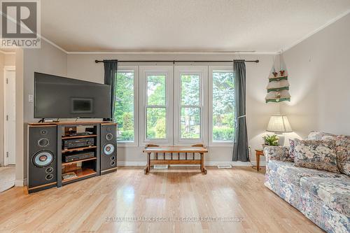 941 Victoria Street, Midland, ON - Indoor Photo Showing Living Room