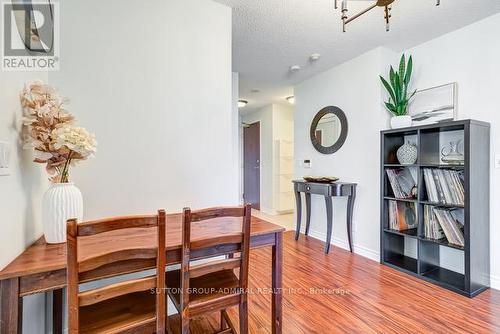 407 - 5 Michael Power Place, Toronto, ON - Indoor Photo Showing Dining Room