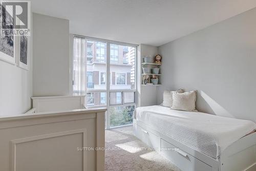 407 - 5 Michael Power Place, Toronto, ON - Indoor Photo Showing Bedroom