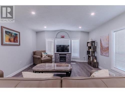 7310 Dawson Road, Prince George, BC - Indoor Photo Showing Living Room