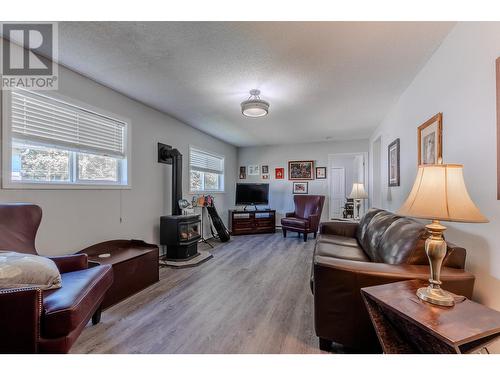 7310 Dawson Road, Prince George, BC - Indoor Photo Showing Living Room