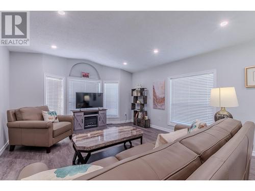 7310 Dawson Road, Prince George, BC - Indoor Photo Showing Living Room