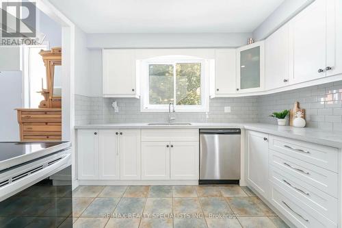 10 Parklawn Drive, Brampton, ON - Indoor Photo Showing Kitchen With Upgraded Kitchen