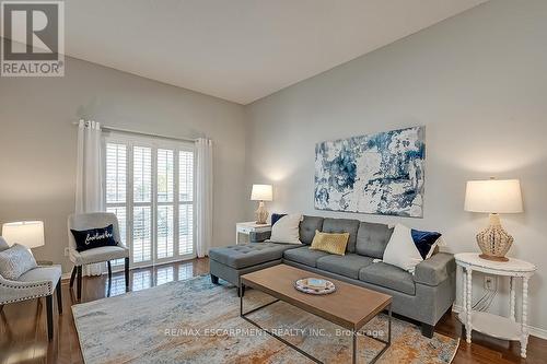 2177 Forest Gate Park, Oakville, ON - Indoor Photo Showing Living Room