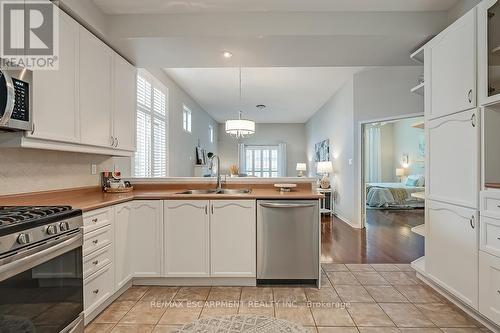 2177 Forest Gate Park, Oakville, ON - Indoor Photo Showing Kitchen With Double Sink