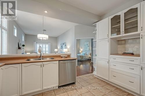 2177 Forest Gate Park, Oakville, ON - Indoor Photo Showing Kitchen With Double Sink