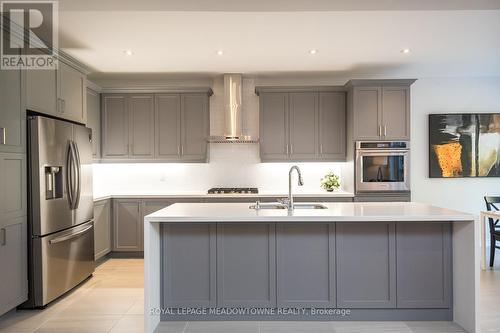 3401 Vernon Powell Drive, Oakville, ON - Indoor Photo Showing Kitchen