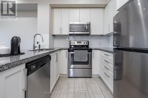 805 - 840 Queens Plate Drive, Toronto, ON - Indoor Photo Showing Kitchen With Stainless Steel Kitchen With Upgraded Kitchen