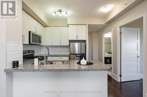 805 - 840 Queens Plate Drive, Toronto, ON - Indoor Photo Showing Kitchen With Stainless Steel Kitchen With Double Sink With Upgraded Kitchen