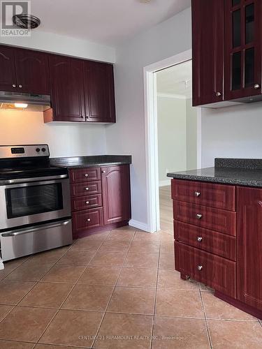 39 Aloma Crescent, Brampton, ON - Indoor Photo Showing Kitchen