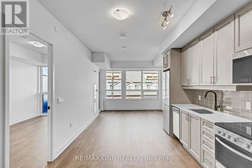 413 - 2343 Khalsa Gate, Oakville, ON - Indoor Photo Showing Kitchen