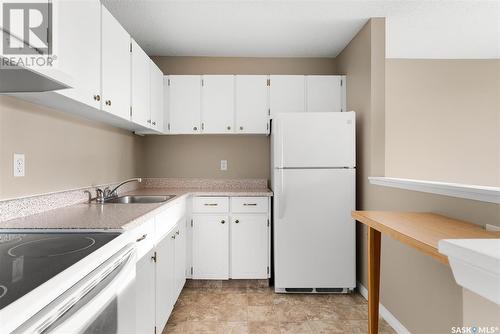 208 34 Nollet Avenue, Regina, SK - Indoor Photo Showing Kitchen