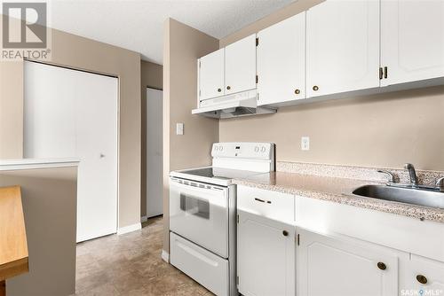 208 34 Nollet Avenue, Regina, SK - Indoor Photo Showing Kitchen