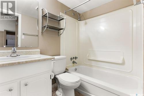 208 34 Nollet Avenue, Regina, SK - Indoor Photo Showing Bathroom