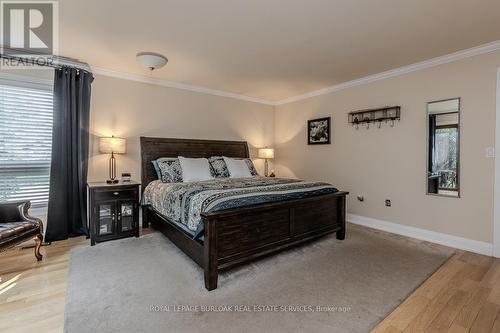 11 Weneil Drive, Hamilton, ON - Indoor Photo Showing Bedroom