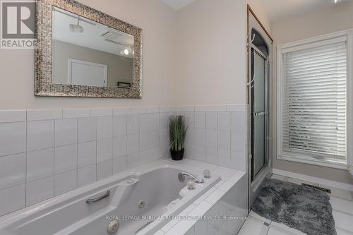 11 Weneil Drive, Hamilton, ON - Indoor Photo Showing Bathroom