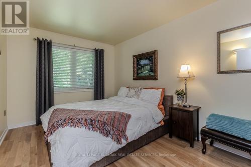 11 Weneil Drive, Hamilton, ON - Indoor Photo Showing Bedroom