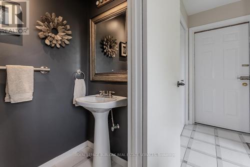 11 Weneil Drive, Hamilton, ON - Indoor Photo Showing Bathroom