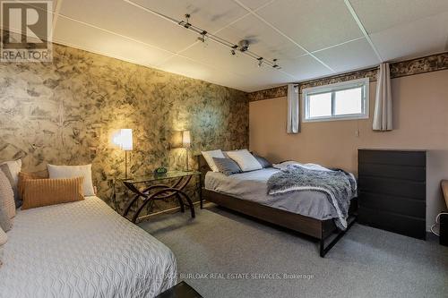 11 Weneil Drive, Hamilton, ON - Indoor Photo Showing Bedroom